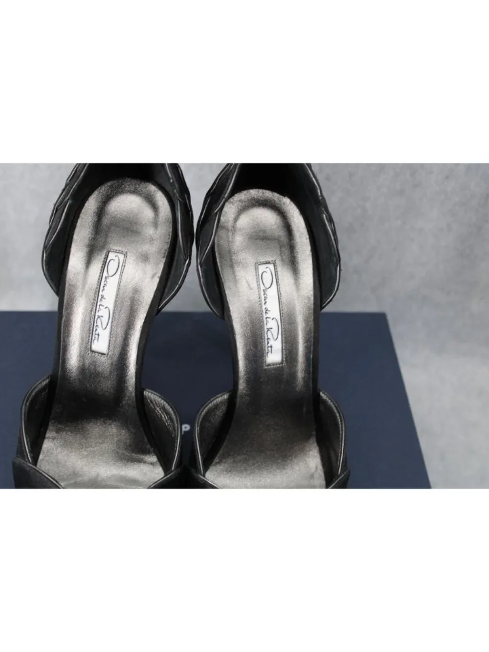 Oscar De La Renta Black Satin Petal D'Orsay Heels Open Toe Size 38 94791